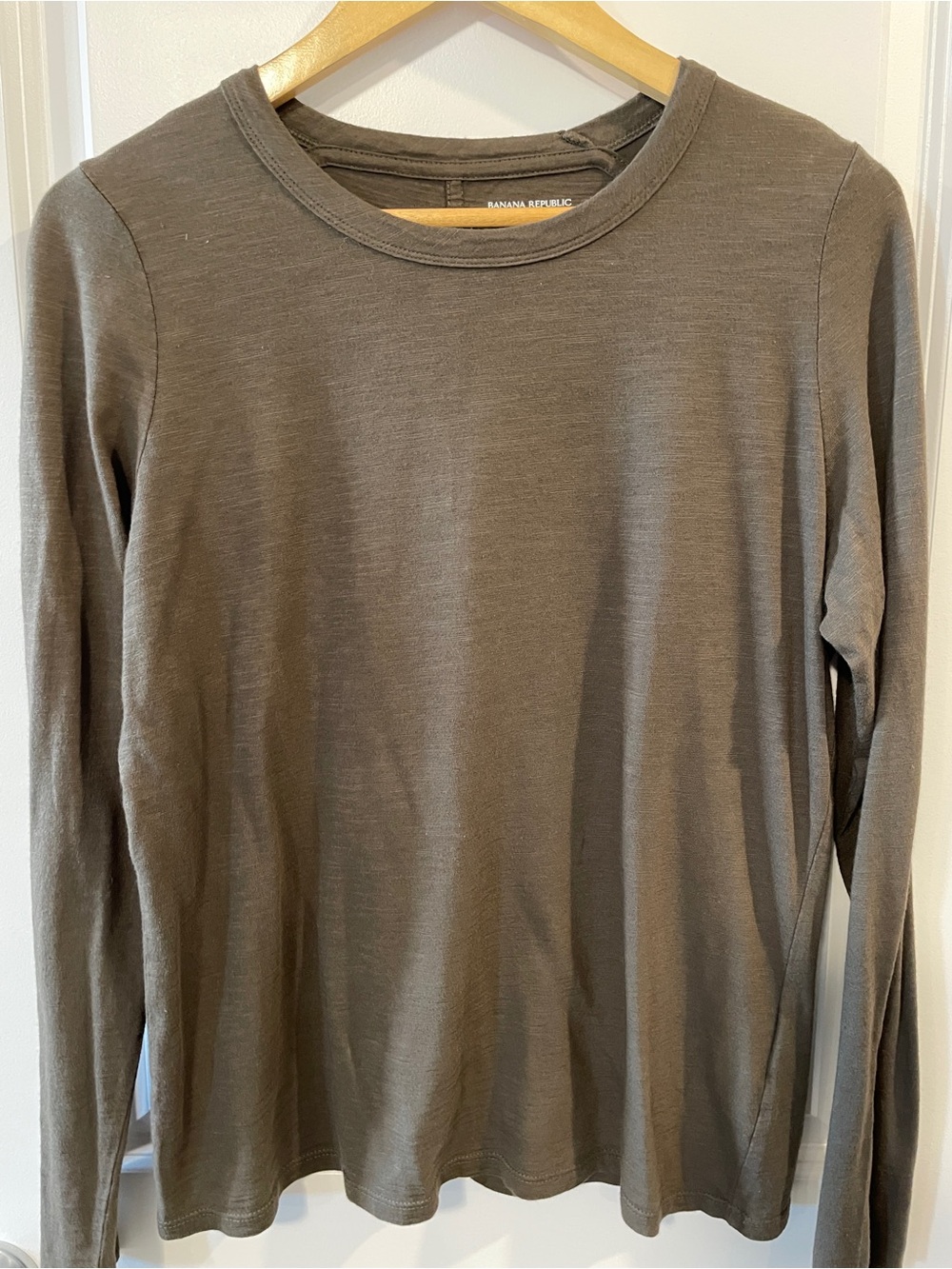 Banana Republic Long Sleeve Crewneck Shirt in Olive